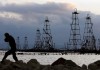 С горящей платформы на Каспии спасены более 25 нефтяников