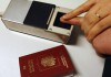 Отпечатки пальцев начнут вносить в биометрические загранпаспорта в РФ