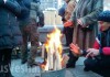 На Третьем Майдане запалили первые костры и начинают строить первую баррикаду