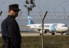 На борту угнанного самолета EgyptAir остался экипаж и пятеро иностранцев