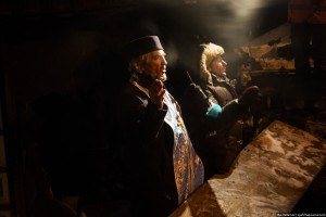 За день люди не только укрепили существующие, но и возвели 3 новые баррикады. 