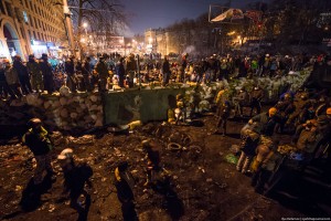 Баррикады серьезные и высокие. Просто так взять их штурмом не получится.