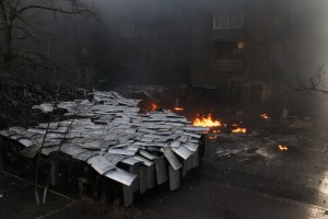 Полиция столкновение с антиправительственными демонстрантами в Киеве, 18 февраля 2014 года.