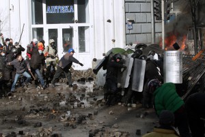 Антиправительственные столкновения демонстрантов с полицией в центре Киева, 18 февраля 2014 года.