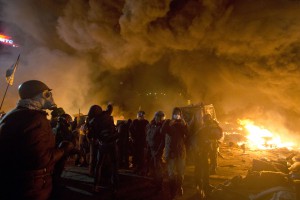 Антиправительственные столкновения демонстрантов с полицией на площади Независимости в Киеве, эпицентр нынешнего беспорядков в стране, на вторник, 18 Февраля 2014.