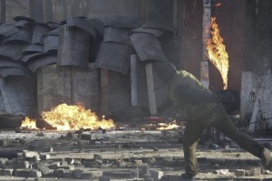 Столкновения между спецназом и антиправительственными манифестантами на Майдане Незалежности.