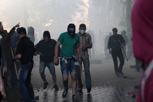 В Одессе по ул. Греческая, в районе площади Преображенской, произошло столкновение между активистами АнтиМайдана с одной стороны и фанатами одесского и харьковского футбольных клубов, а также активистами «Евромайдана» — с другой. В ходе противостояния использовались камни, коктейли Молотова и взрывные устройства.
